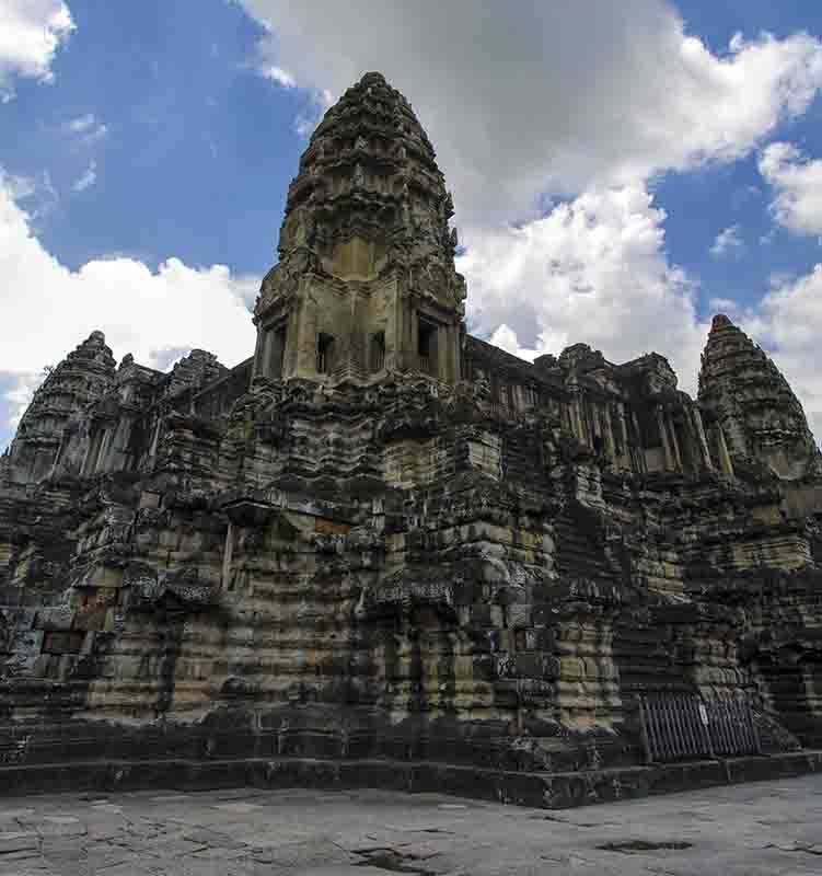 32 - Camboya - Angkor - templo de Angkor Wat - santuario central - panoramica
